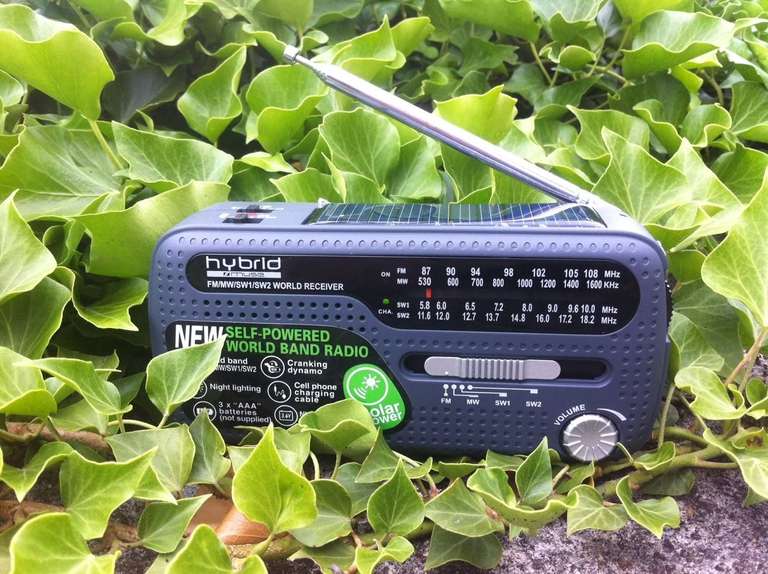 Muse MH-07DS tragbares Kurbel-Radio, Weltempfänger mit Taschenlampe und Solar-Ladefunktion