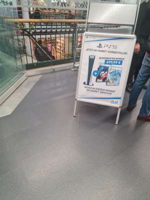 Playstation 5 bei lugner City