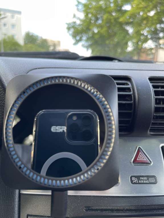 ESR HaloLock Kabelloses Auto Ladegerät mit CryoBoost für iPhone mit MagSafe