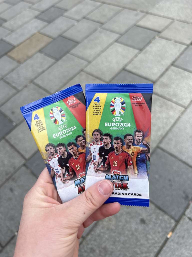 Topps Fußballsammelkarten auf der Maria Hilfer Straße gratis