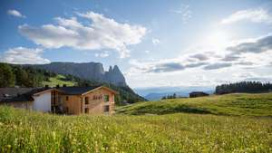Südtirol: z.B. 2 Nächte im Hotel Seelaus Seiser Alm mit Halbpension und Wellness (Mai-Anfang Juli) um 199€ p.P.